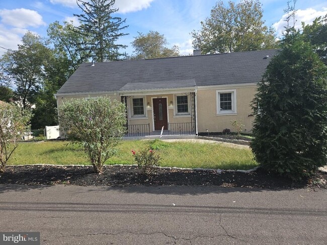 Building Photo - 1715 Hazel Ave