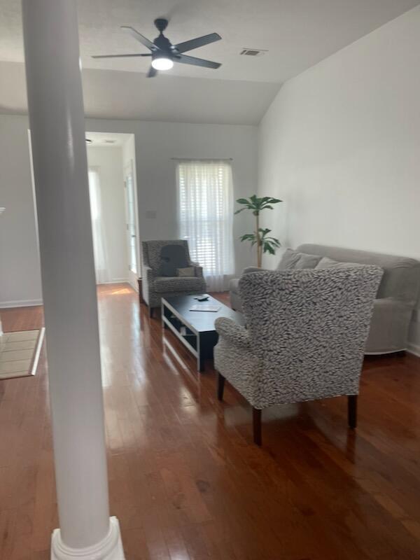 Foto del edificio - 829 Whispering Willow Ct
