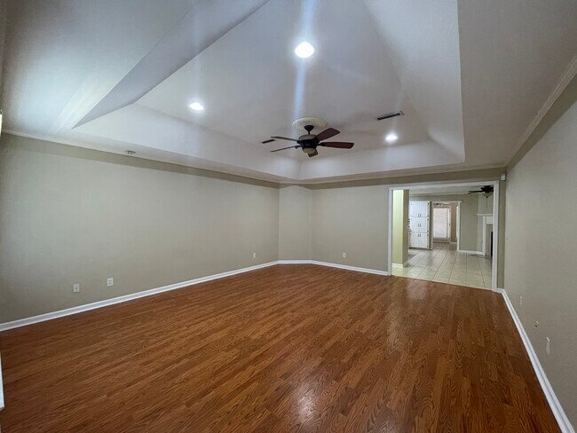 Building Photo - 115 Lakeside Dr