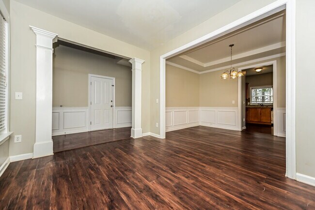 Building Photo - 2808 Harcourt Dr