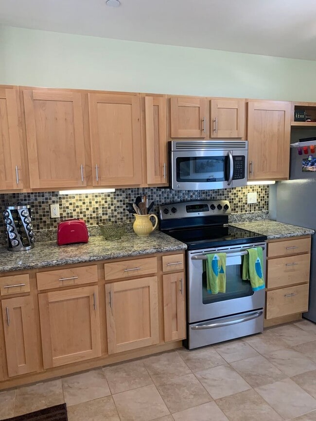 Building Photo - New Breakers, Corner condo, 1 bedroom, 1 l...