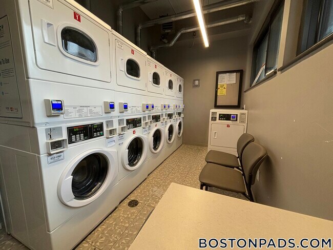 Foto del edificio - 725 Tremont St