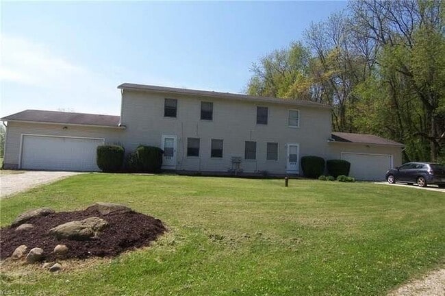 Building Photo - 888 E Caston Rd