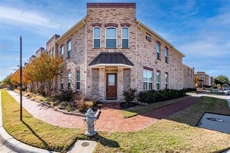 Building Photo - 200 Emma Dr