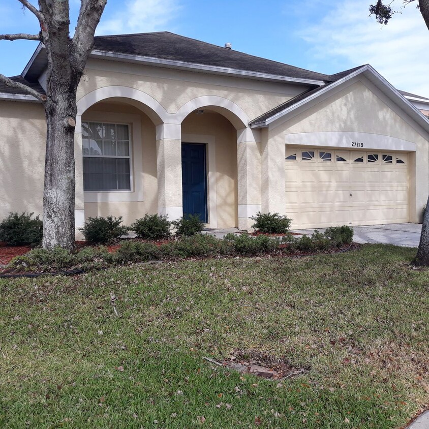 Foto principal - FANTASTIC HUGE 3 BEDROOM 2 BATH HOME ON CU...