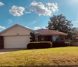 Building Photo - 102 Applegrove Cir