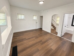 Building Photo - 12512 Rexford Ave