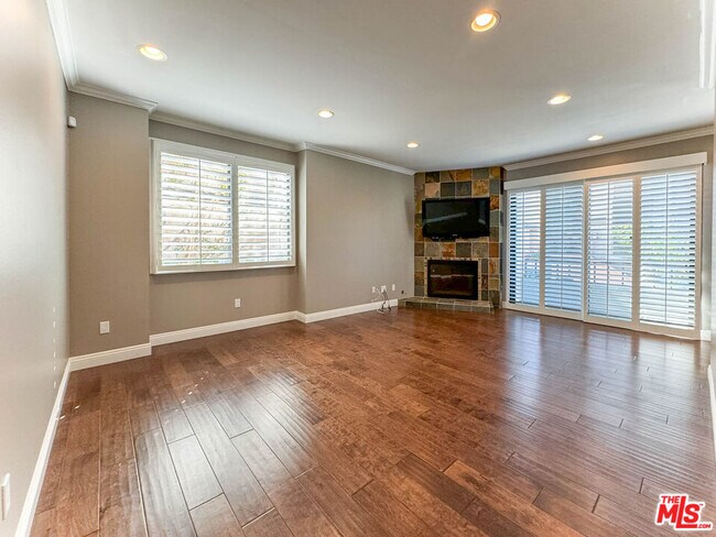 Foto del edificio - 8701 Falmouth Ave