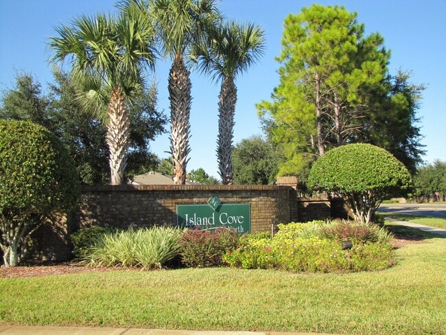Building Photo - Cozy 2/2 Town Home in Meadow Woods! Availa...