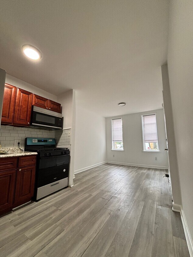 Primary Photo - 894 N 42nd St