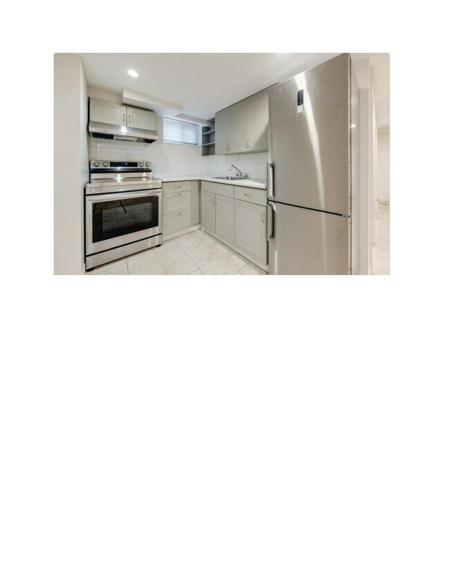 Photo du bâtiment - Private 1 Bedroom Basement Apartment