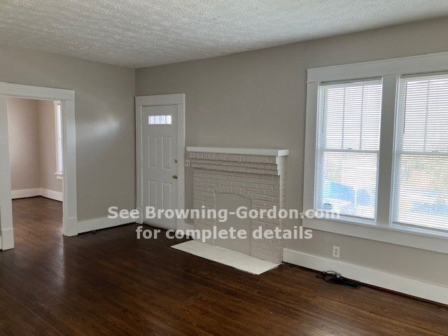 Building Photo - Charming 3 bedroom locasted within walking...