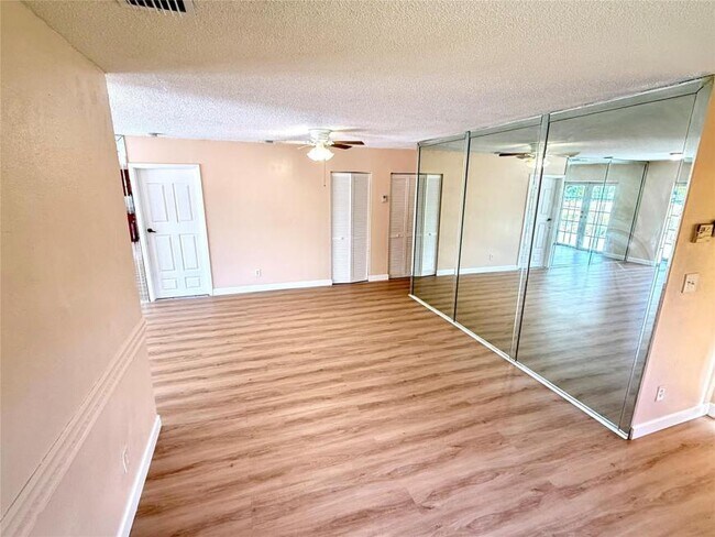 Foto del edificio - 4 bedroom in Miami Gardens FL 33056