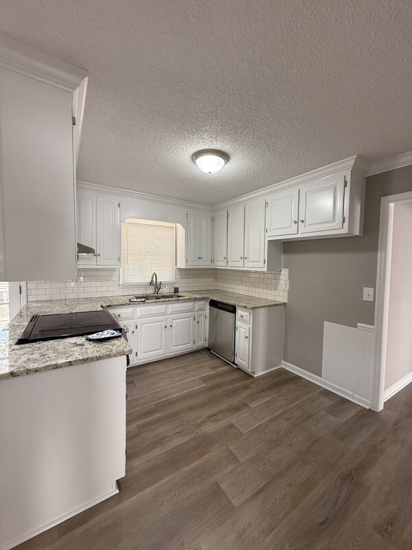 Foto del edificio - 1050 Aiken Rd