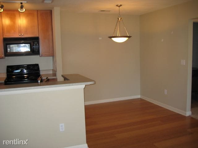 Building Photo - 267 Alexandra Dr