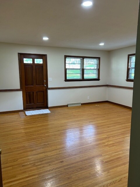 Foto del edificio - 301 Walker Ave N