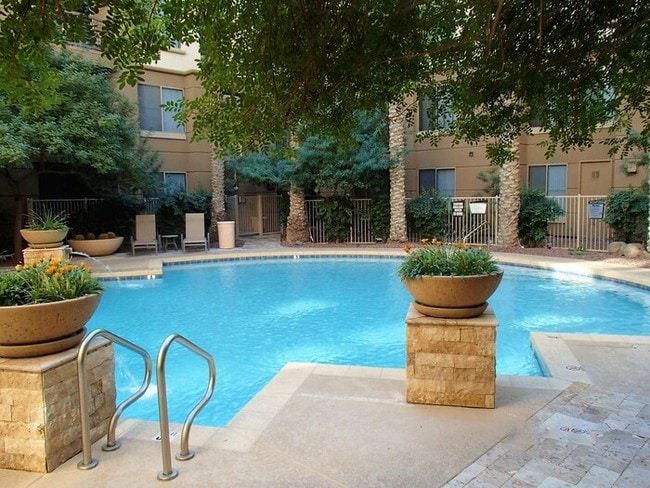 Building Photo - 1701 E Colter St