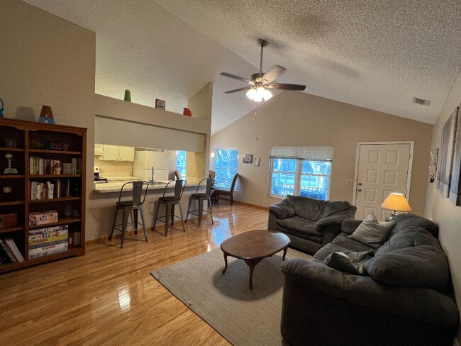 Foto del edificio - 626 Bellingham Pl