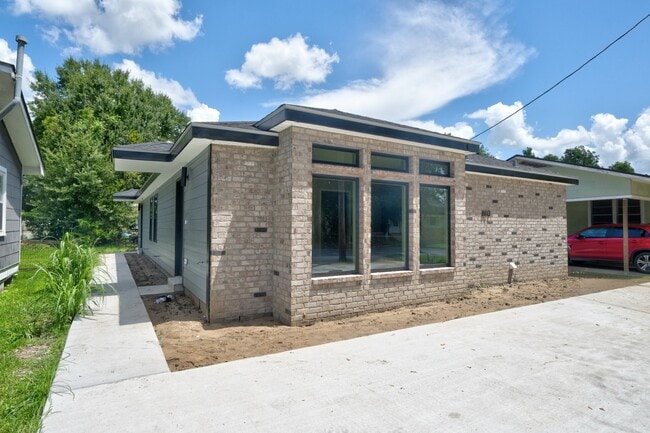 Building Photo - 803 Lagarde St