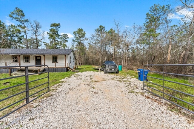 Building Photo - 218 Hall Dr S