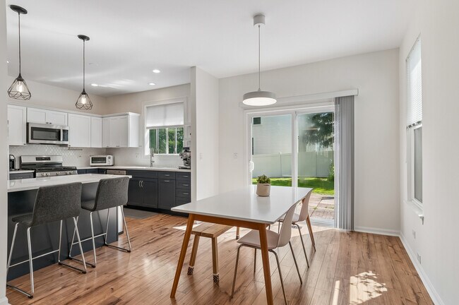 Foto del edificio - 1329 Amaranth Dr
