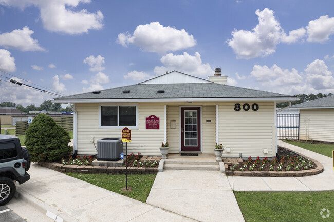 Building Photo - Tanglewood Apartments