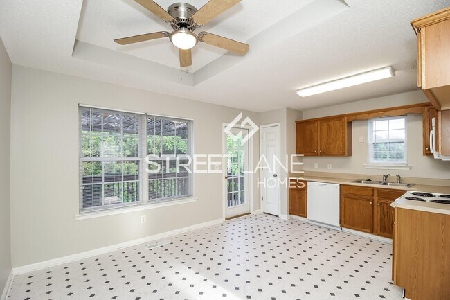 Building Photo - 207 Oakwood Pl