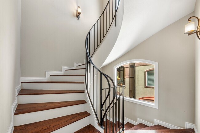 Foto del edificio - 6524 Calder St