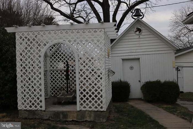 Building Photo - 627 Hammonds Mill Rd