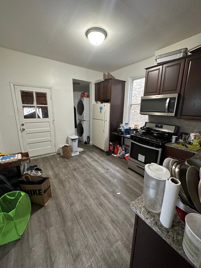 Kitchen and laundry room - 825 S Laflin St