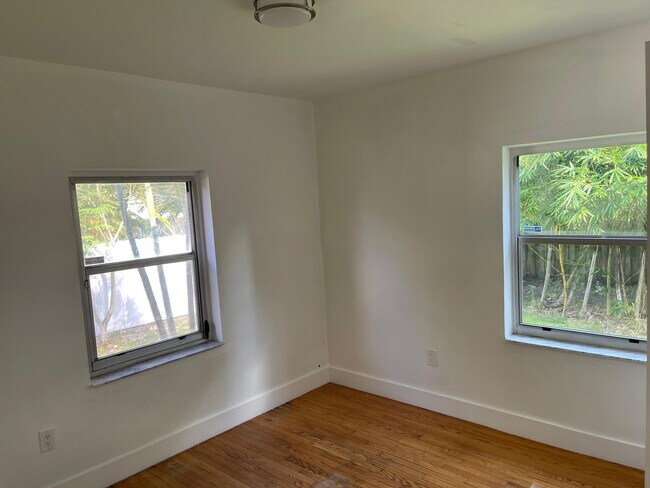 Foto del edificio - 320 NW 140th St