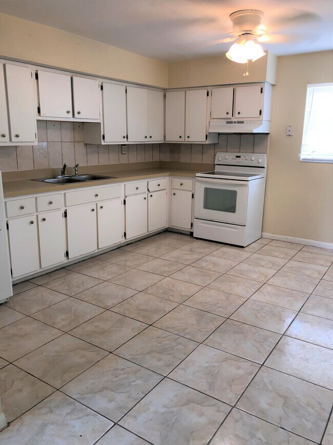 Foto del edificio - 2842 Upcohall Ave