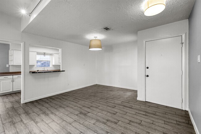 Foto del edificio - 9 Birchcane Dr