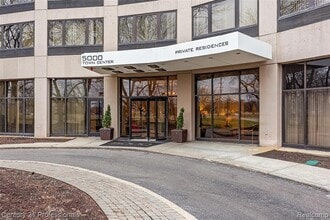 Building Photo - 5000 Town Center