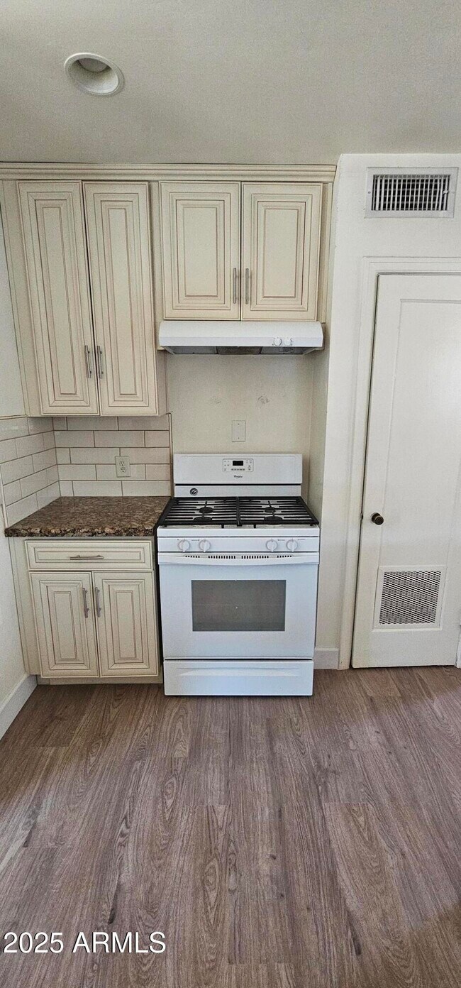 Foto del edificio - 340 E Virginia Cir