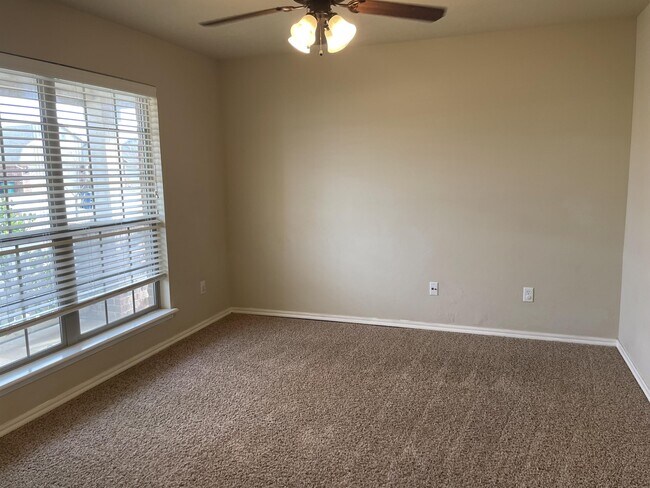 Foto del edificio - 2609 NW 182nd St