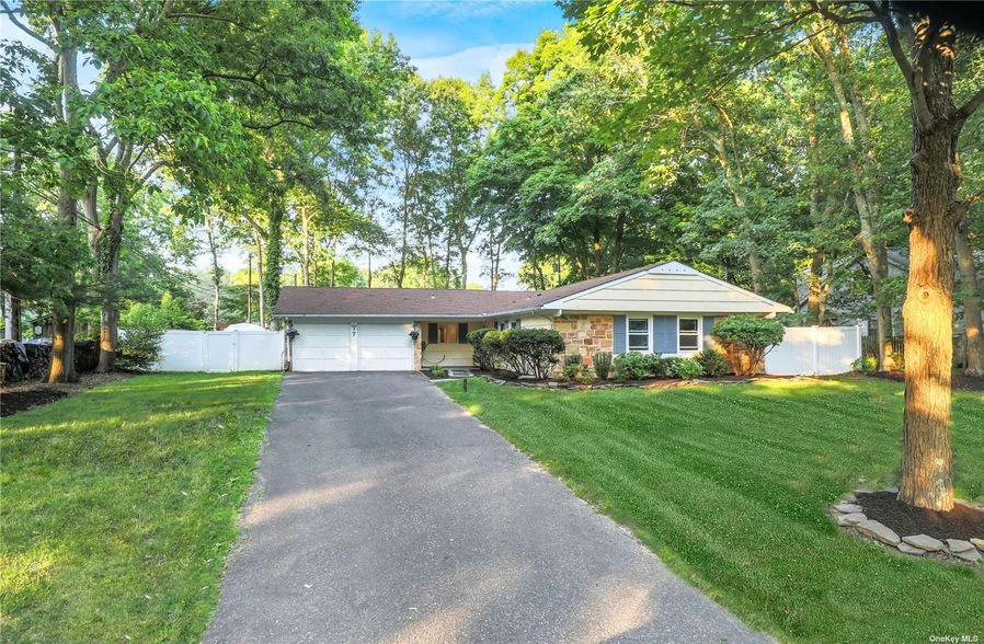 Primary Photo - 7 Sandstone Ln