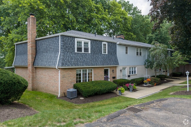 Building Photo - Bob-O-Link Manor