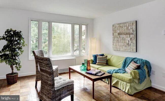 Foto del edificio - 2400 41st St NW
