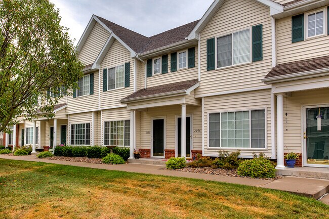 Building Photo - 2096 Ridgeview Cir