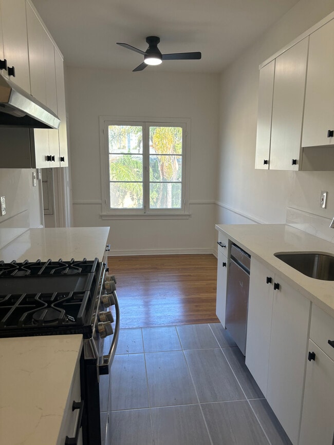 Kitchen and eat in area - 330 S Cochran Ave