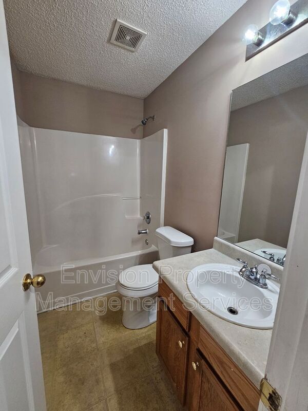 Foto del edificio - 6400 Walnut Way