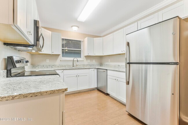 Building Photo - 12243 Cobblefield Cir N