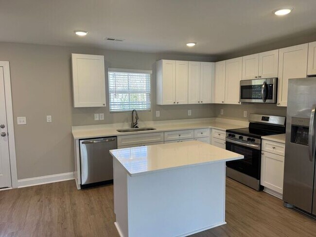 Foto del edificio - Newer End unit townhouse in Kannapolis, NC!!