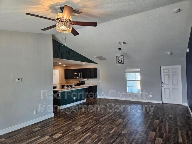 Foto del edificio - 1200 NW 15th Terrace