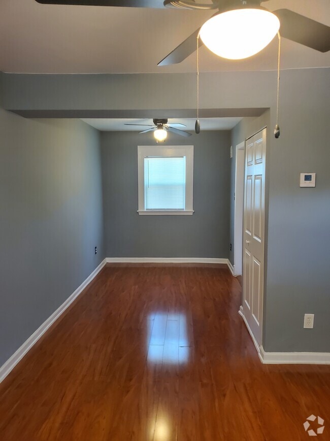 Building Photo - 2427 Iverson St