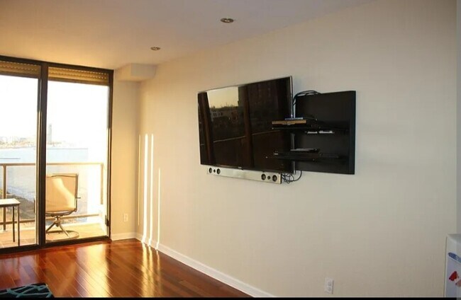 Building Photo - 1400 Ocean Dr