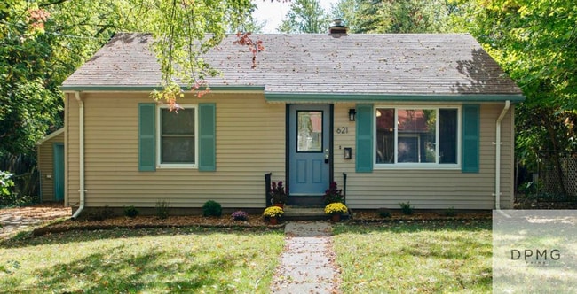 Photo - 621 W Hodge Ave House