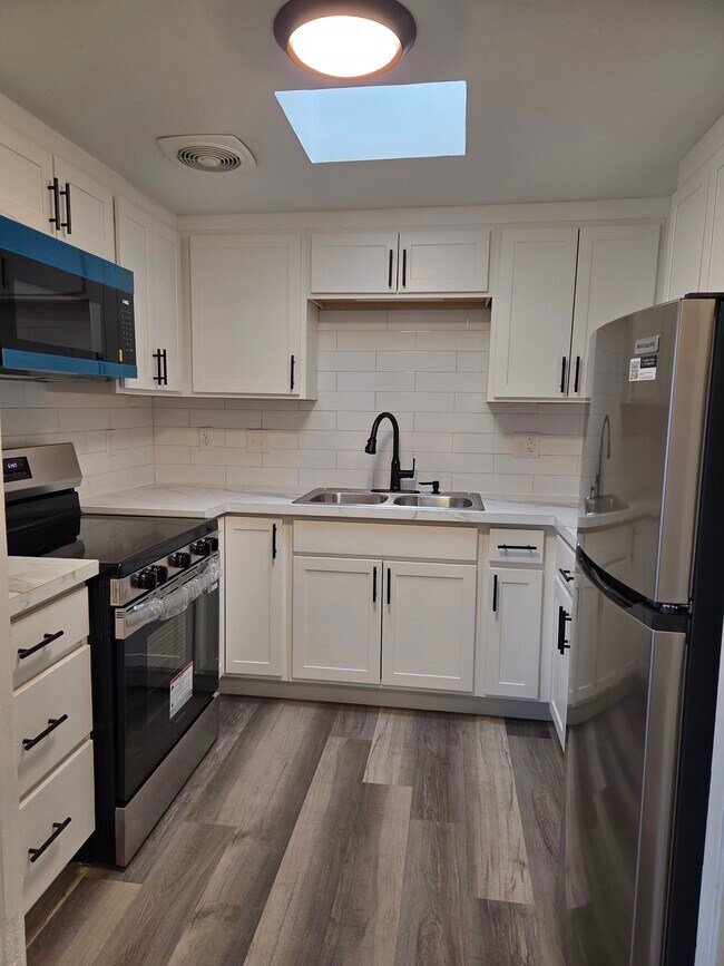 Foto del edificio - 763 Douglas St