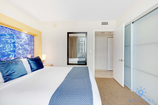 Building Photo - 18683 Collins Ave